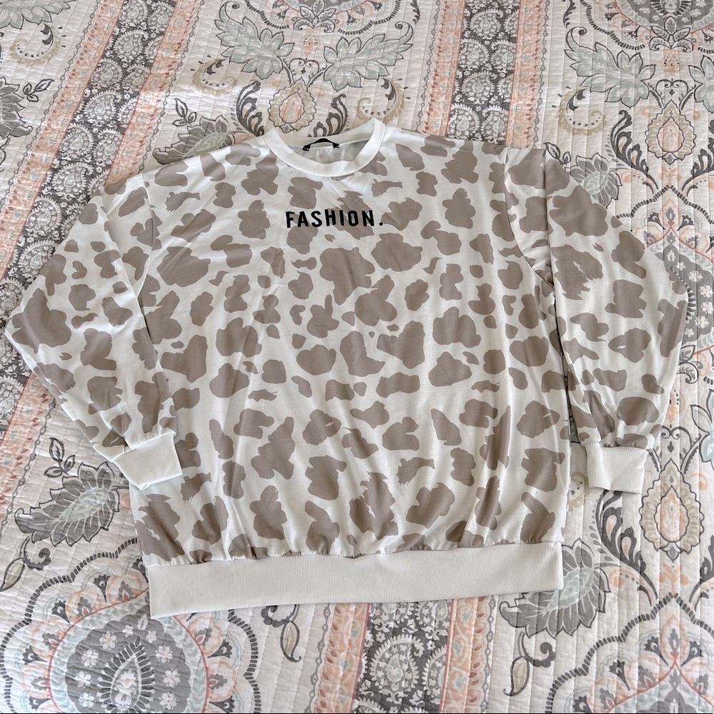 3/$10 Giraffe Print Oversized Sweatshirt